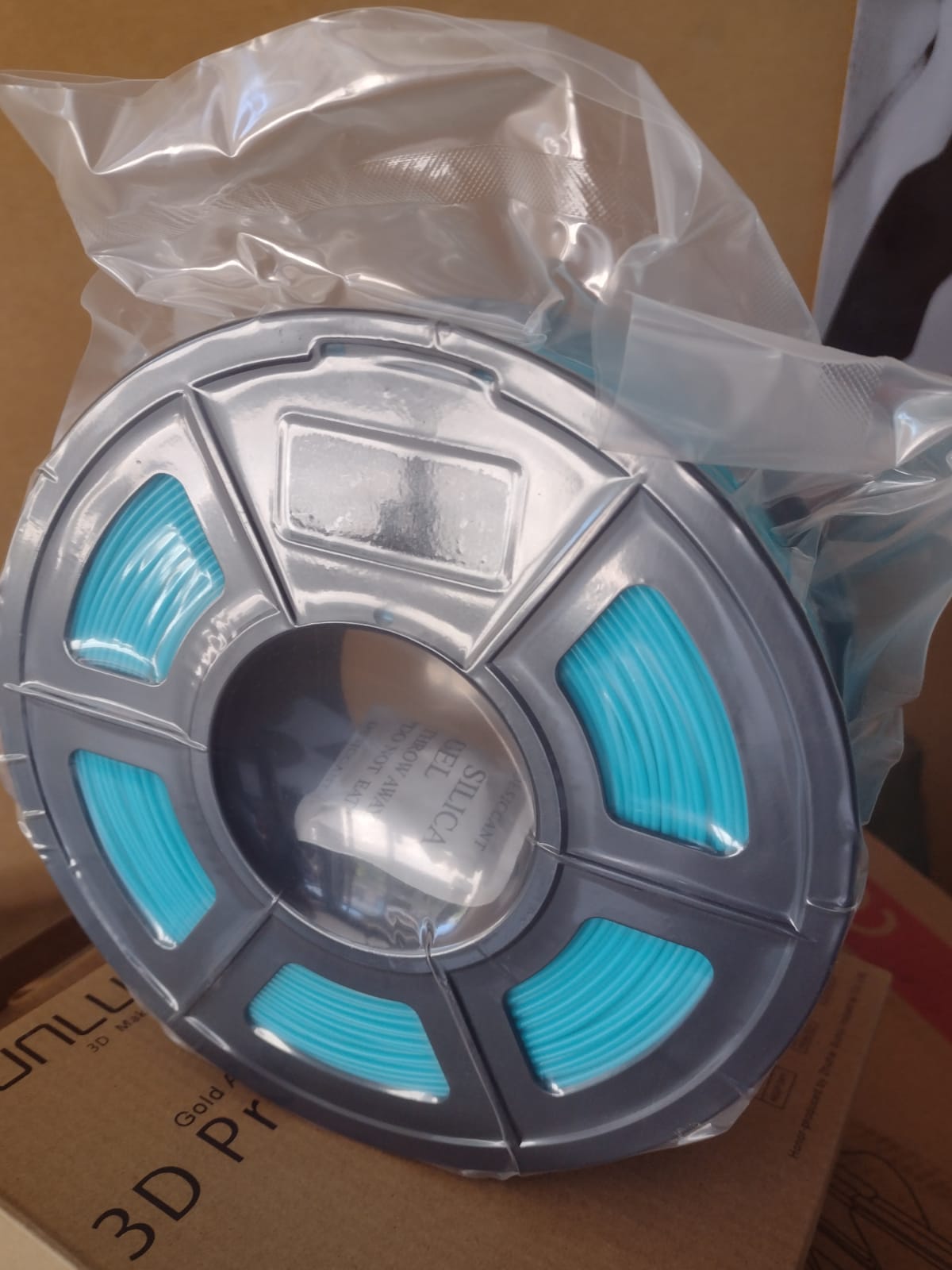 Carrete de filamento PETG marca SUNLU color Azul celeste